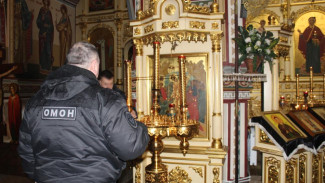 В Сыктывкаре росгвардейцы приняли участие в богослужении за здравие участников СВО