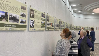В концертном зале "Сыктывкар" открылась выставка "У улиц есть имена"