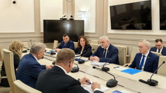 В рамках Дней Республики Коми в Совете Федерации состоялась рабочая встреча Владимира Уйба и Анатолия Артамонова