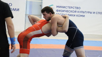 В столице Коми стартовал чемпионат Республики Коми по вольной борьбе