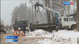 В столичном микрорайоне Дырнос начался монтаж опор с светодиодными светильниками вдоль трассы