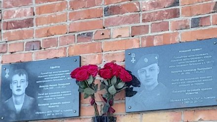 В двух школах Корткеросского района открыли мемориальные доски участникам СВО