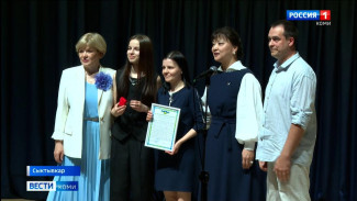 В Сыктывкаре чествовали выпускников-медалистов 2025