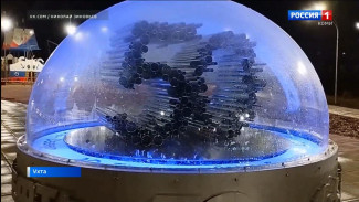 В Ухте на набережной Нефтяников появилась новая детская площадка с арт-объектом