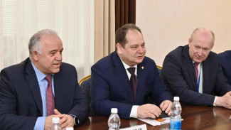 «Научиться договариваться»: Ростислав Гольдштейн призвал депутатов Ухты к взвешенному подходу в решении проблем, основанном на защите интересов населения 