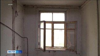 Прокуратура Сыктывкара в судебном порядке добивается восстановления прав местной пенсионерки на переселение из аварийного жилья