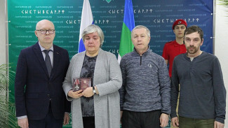 В Сыктывкаре родным павших в ходе СВО воинов передали Ордена Мужества