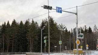 В столичном поселке Краснозатонский появился новый светофор