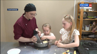 В Сыктывкаре прошёл мастер-класс, на котором родители вместе со своими детьми познакомились с новыми рецептами безбелковой кухни