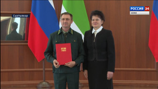 В администрации Главы Коми прошла церемония вручения государственных наград России и Республики Коми работникам лесной отрасли