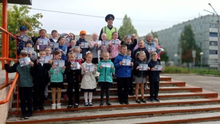 Сыктывкарские школьники вместе с автоинспекторами прошли безопасный маршрут «дом-школа-дом»