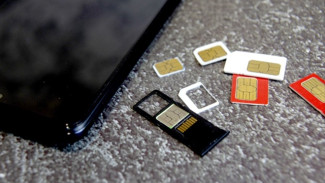 С 1 ноября российские операторы связи имеют право блокировать "лишние" SIM-карты пользователей в случае, если их число превышает положенные 20