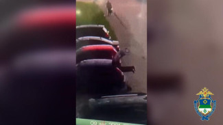 Ранее судимый сыктывкарец украл набор инструментов и деньги из чужого автомобиля