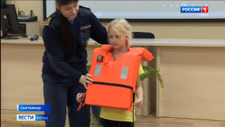 Сотрудники ГИМС рассказали юным пациентам Республиканской детской больницы о безопасности на воде