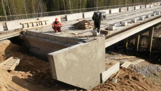 В Республике Коми идет ремонт мостового сооружения