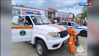 В Эжвинском районе сотрудники МЧС России обучали детей и их родителей основным правилам безопасности