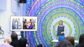 Глава Республики Коми Владимир Уйба рассказал о Республиканской молодежной выставке «Зарни кияс» (Золотые руки), которая объединила 80 мастеров из разных уголков региона