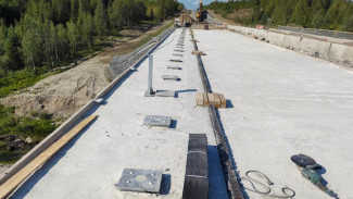 На дороге Усинск – Нарьян-Мар ремонтируют мост через реку Турунъель