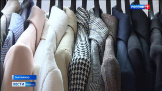 Волонтеры благотворительного фонда "Сила жизни" помогают семьям собрать детей в школу