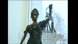 Жительница Ухты осуждена за кражу мобильного телефона соседки и нападение на нее с ножом