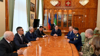 «Работать в одной команде»: Ростислав Гольдштейн и руководство Госсовета Коми VIII созыва обсудили общие задачи
