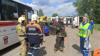 В Сыктывкаре прошли тактико-специальные учения по ликвидации последствий крупного дорожно-транспортного происшествия