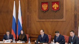 По поручению Ростислава Гольдштейна в школах Коми проведут классные часы о 80-летии Великой Победы