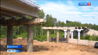 Строительство моста через реку Лемью на границе Сыктывкара и Корткеросского района выходит на финишную прямую