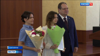 Ростислав Гольдштейн наградил победителей олимпиад и обладателей максимальных баллов по ЕГЭ