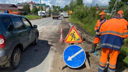 На мосту через реку Дырнос заработал реверсивный светофор