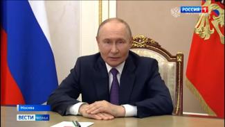 Владимир Путин заявил о планах проложить и обновить железнодорожные маршруты в Коми