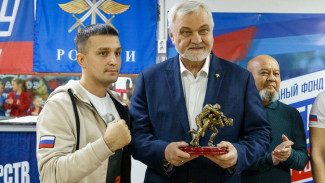 Владимир Уйба встретился с юными самбистами Республики Коми