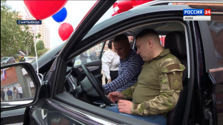 В Коми впервые ветерану СВО вручили ключи от адаптивного автомобиля