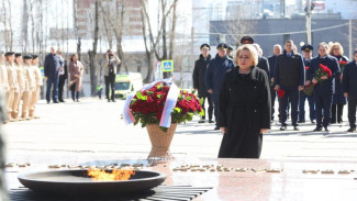 Валентина Матвиенко и Ростислав Гольдштейн почтили память жителей Республики Коми, погибших в годы Великой Отечественной войны