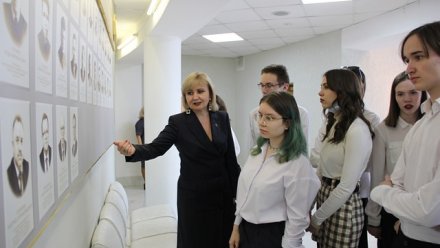 Мэр Сыктывкара Наталья Хозяинова провела экскурсию для юных сыктывкарцев по администрации города