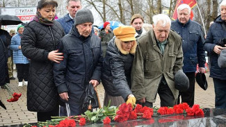 В Сыктывкаре почтили память участников боевых действий, погибших в ходе контртеррористической операции на территории Северо-Кавказского региона России