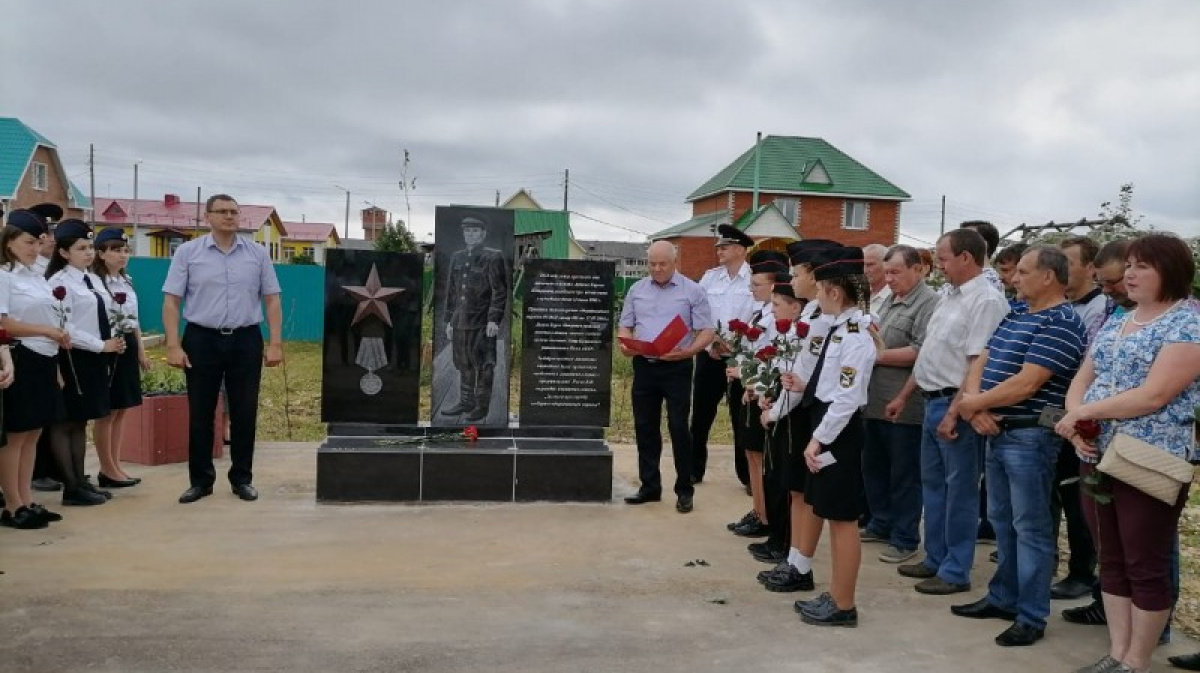 В Усть-Куломе открыли памятник погибшему при исполнении служебных  обязанностей капитану милиции Б.П. Липину – ГТРК «Коми Гор»