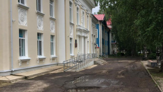 Ростислав Гольдштейн поручил отремонтировать подъездную дорогу к Детской музыкальной школе имени С.И. Налимова