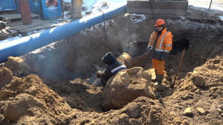 Тепловики выходят на круглосуточный режим работы по ремонту теплотрассы на ул.Станционная в Сыктывкаре