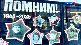 На маршрутном автобусе в Салехарде появился праздничный автобус с фотографиями героев-фронтовиков