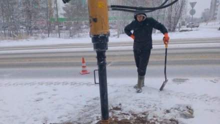 В Сыктывкаре на Октябрьском проспекте начата установка светофора в рамках подготовки к  запуску маршрута №1м