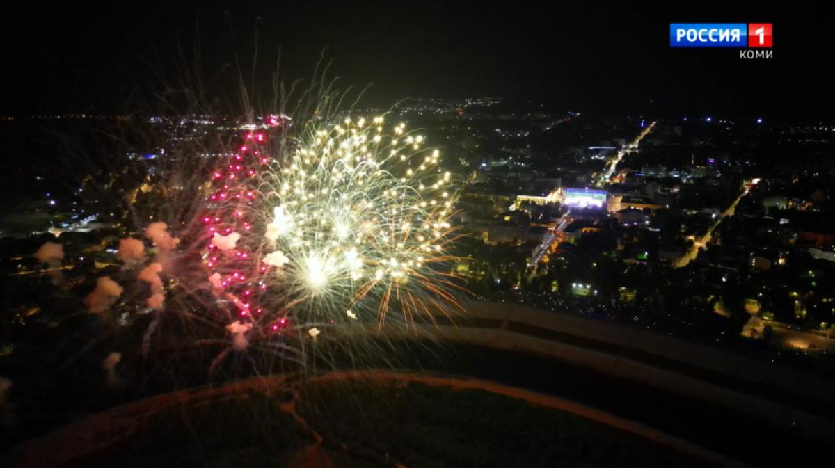 почему отменили фейерверки на новый год. почему отменили фейерверки на новый год. салют 2023. происшествие с салютом в городе обан. фейерверк в городе.
