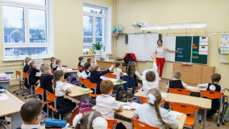 Владимир Уйба поручил увеличить оклады педагогических работников республики