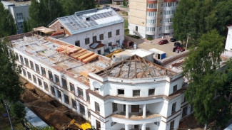 В Сыктывкаре продолжается реконструкция исторического здания гимназии имени Пушкина