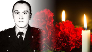 Сотрудники ОМОН "Зырянин" Управления Росгвардии по Республике Коми почтили память сослуживца сержанта милиции Андрея Полякова