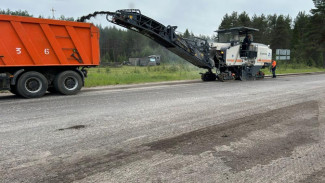 Подготовка к укладке нового асфальта: на участке дороги Сыктывкар – Ухта выполнено фрезерование покрытия