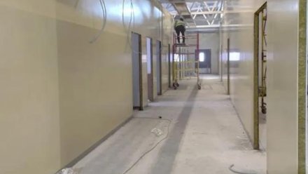 В Эжве завершается сборка модульного приемного отделения