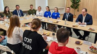    Мотоциклы – для бойцов, помещение – для "Неравнодушных сердец": Ростислав Гольдштейн поручил проработать вопросы поддержки участников СВО и волонтёров, помогающих фронту