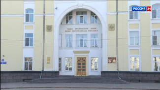 Около 4 тысяч вопросов уже поступило на телевизионную прямую линию с Ростиславом Гольдштейном