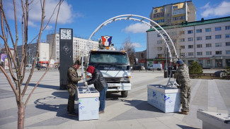  В Сыктывкаре начата установка конструкций для украшения города ко Дню Победы